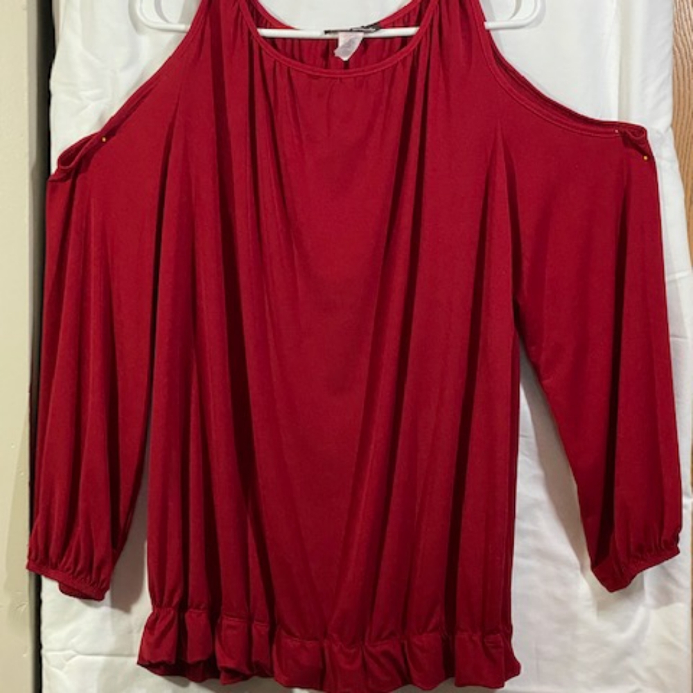 Peek-a-boo Shoulder, elastic at sleeves and waist.